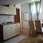 Emi Tučepi