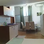 Emi Διαμέρισμα