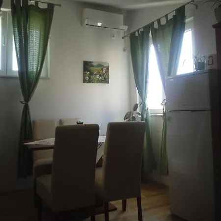 Emi Tučepi